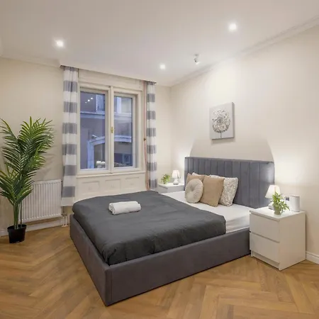 Deluxe & Grand Z15 Residence In A Prime Location Budapest Exterior photo