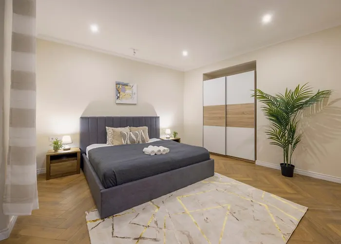 Deluxe & Grand Z15 Residence In A Prime Location
